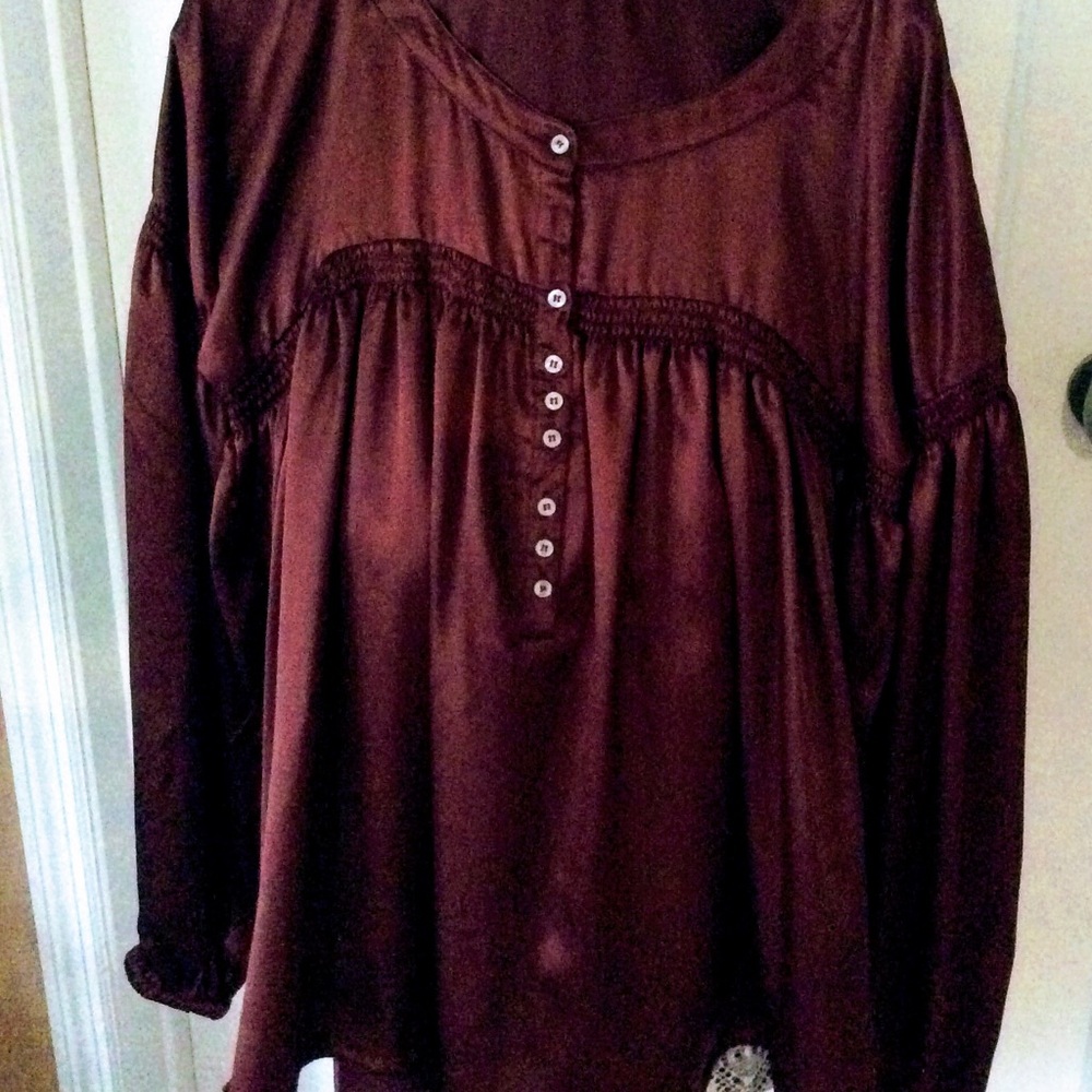 TO THE MAX Lovely BLOUSE, great for Holiday dress!
